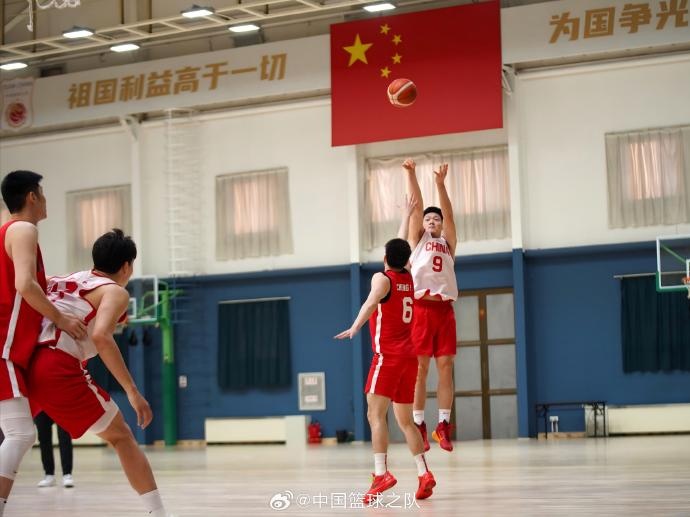  對(duì)抗訓(xùn)練繼續(xù)！中國(guó)男籃最新訓(xùn)練圖集新鮮出爐