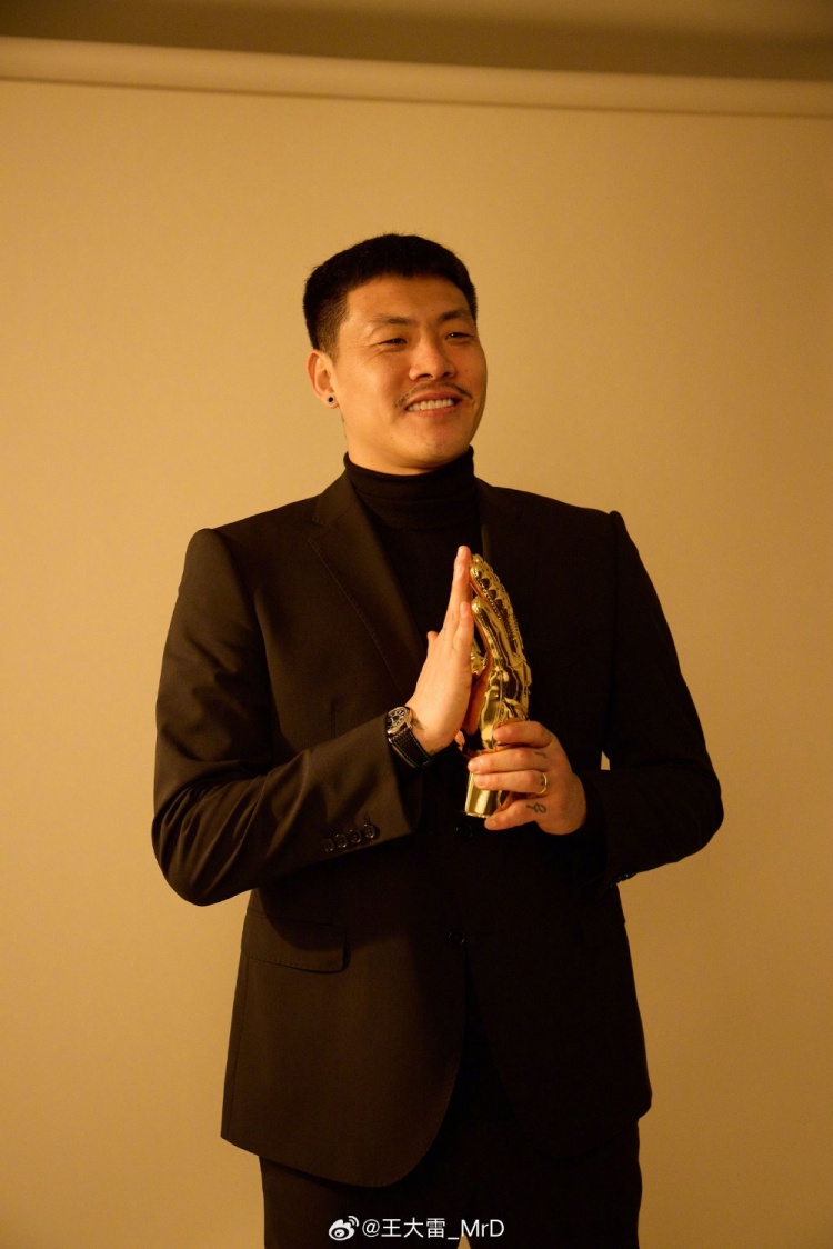  獲中國足球金手套獎，王大雷發(fā)文：既是榮譽也是鞭策自己的動力