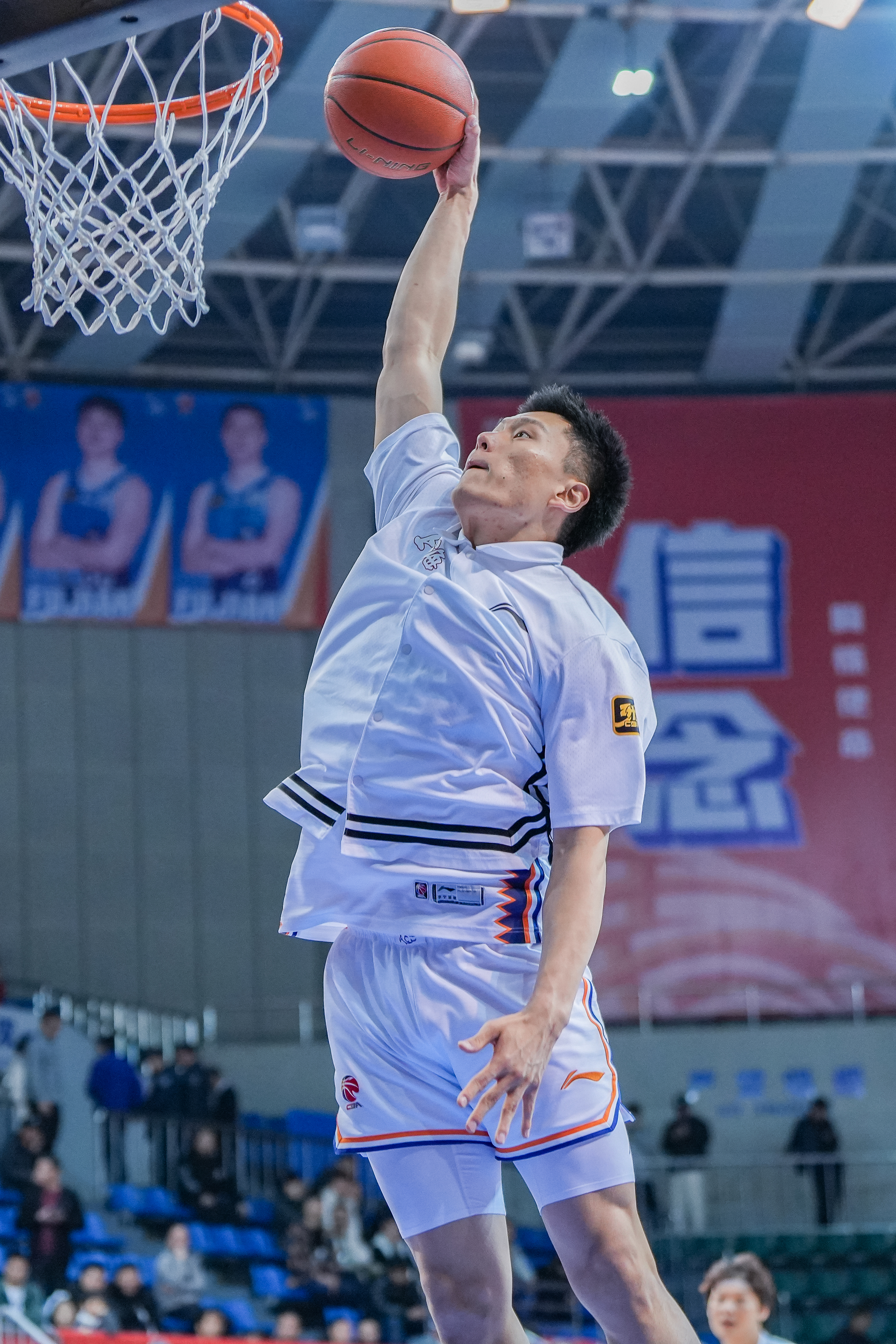  持續(xù)漲球！上海男籃“李花”組合—李弘權(quán)、李添榮
