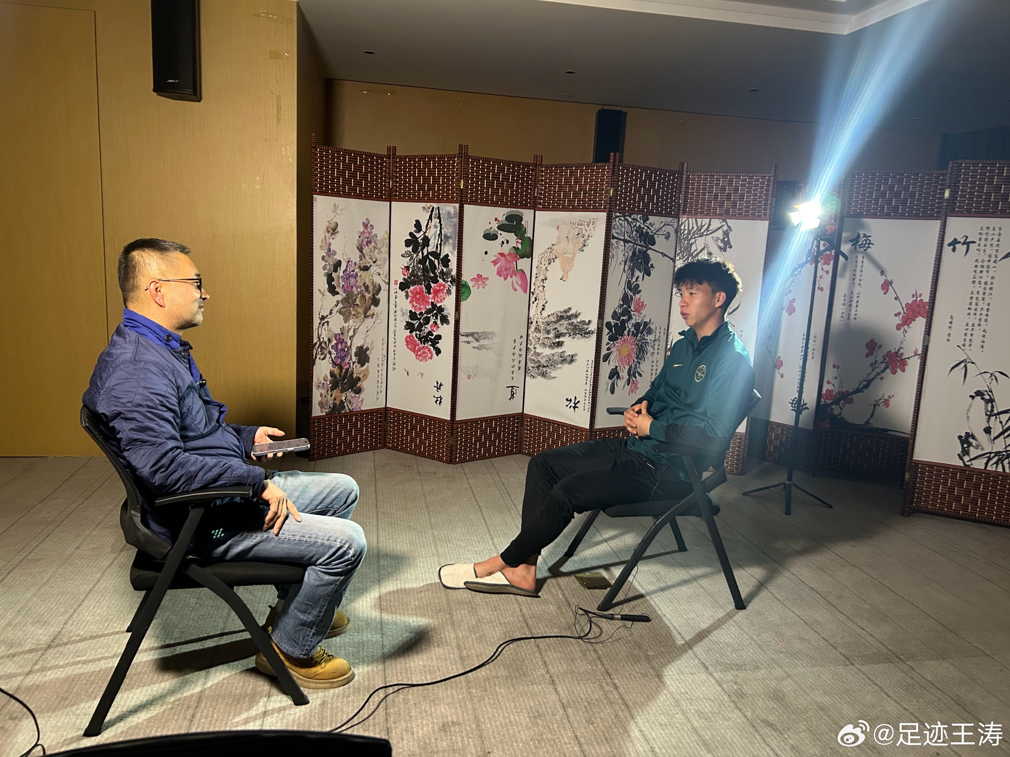  記者：王鈺棟視韋世豪為偶像&想加他微信，現(xiàn)進了國足不知加到?jīng)]