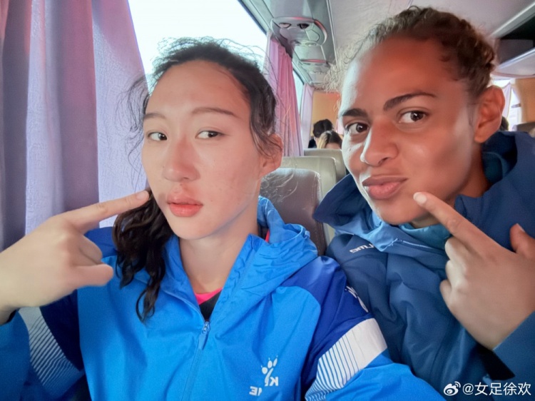  神勇！女足國門徐歡曬照，比賽中被球砸臉仍力保球門不失