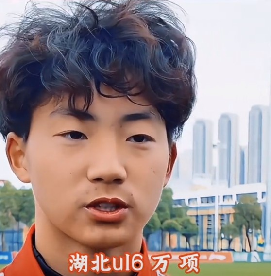  萬項談全運會吊射破門：發(fā)現門將站位不是很好，就很自信的射門