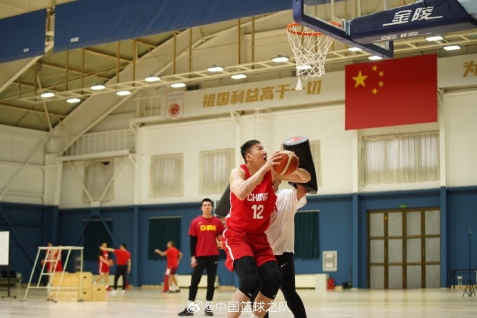  中國籃球之隊(duì)官博：大塊頭 大能量 祝李炎哲25歲生日快樂！