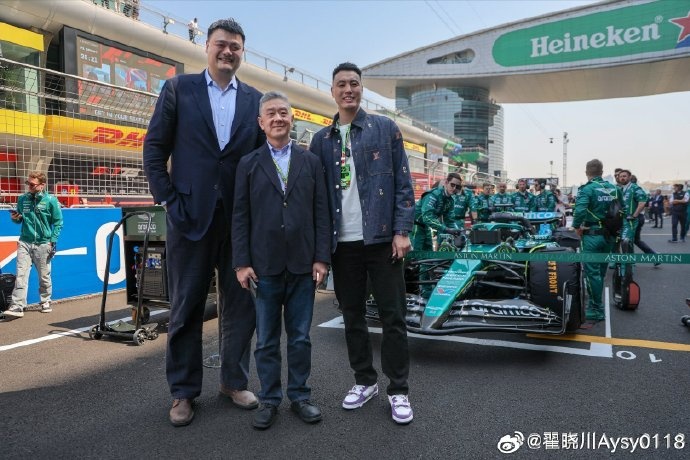  聯(lián)動F1！翟曉川曬與姚明、阿隆索、范志毅、周冠宇等的合照