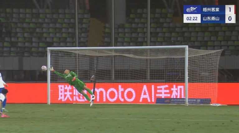  梅州開場2分鐘1-0泰山！茹子楠不停球抽射世界波攻破王大雷大門