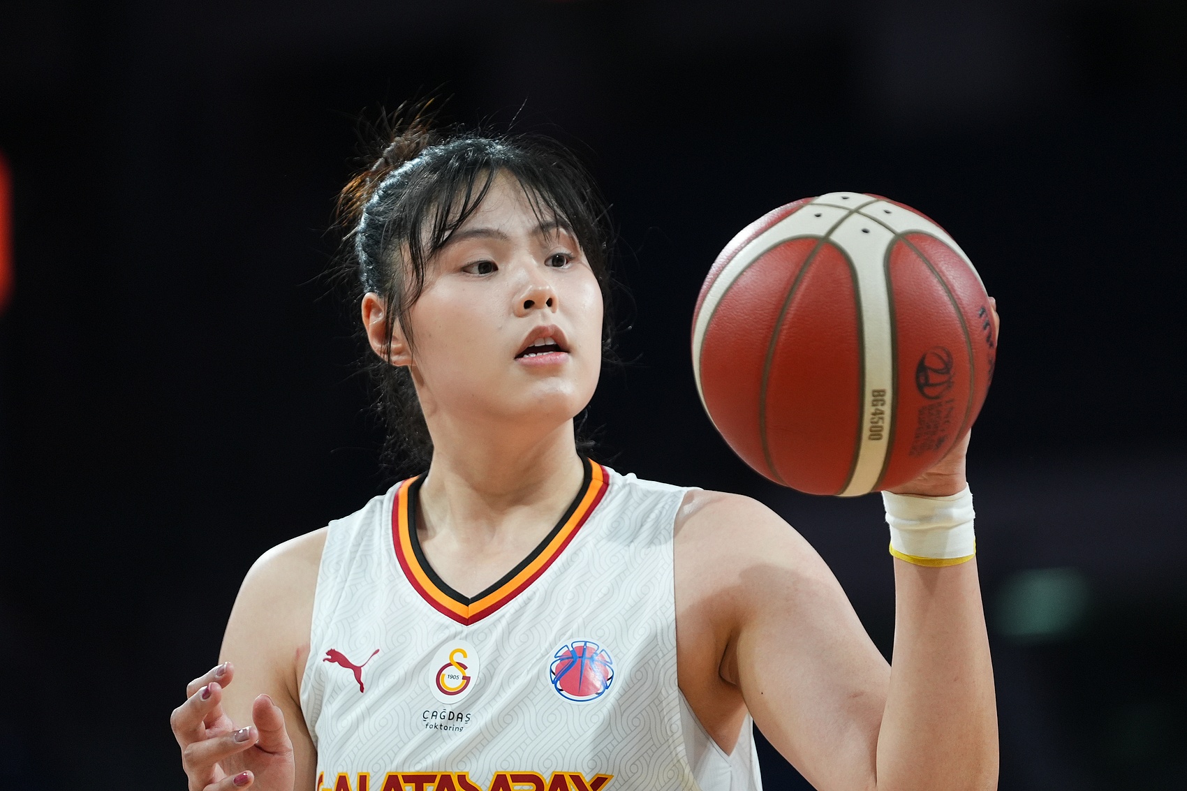  穩(wěn)定高效！李月汝9中6得到18分10板1助2斷1帽 罰球6中6