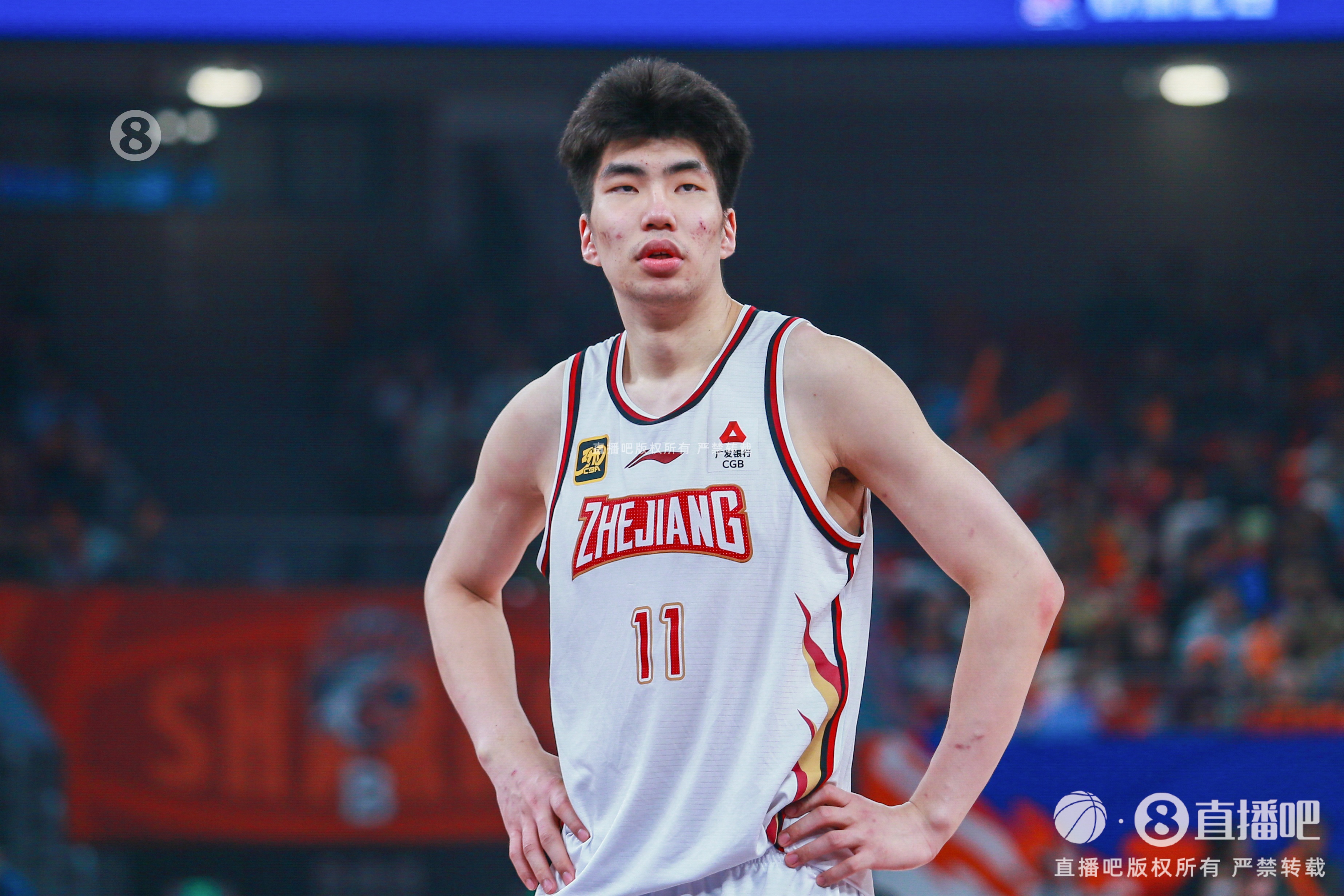  防守不力！余嘉豪10中6拿15分11板 多次被徐杰小打大&未防住徐昕