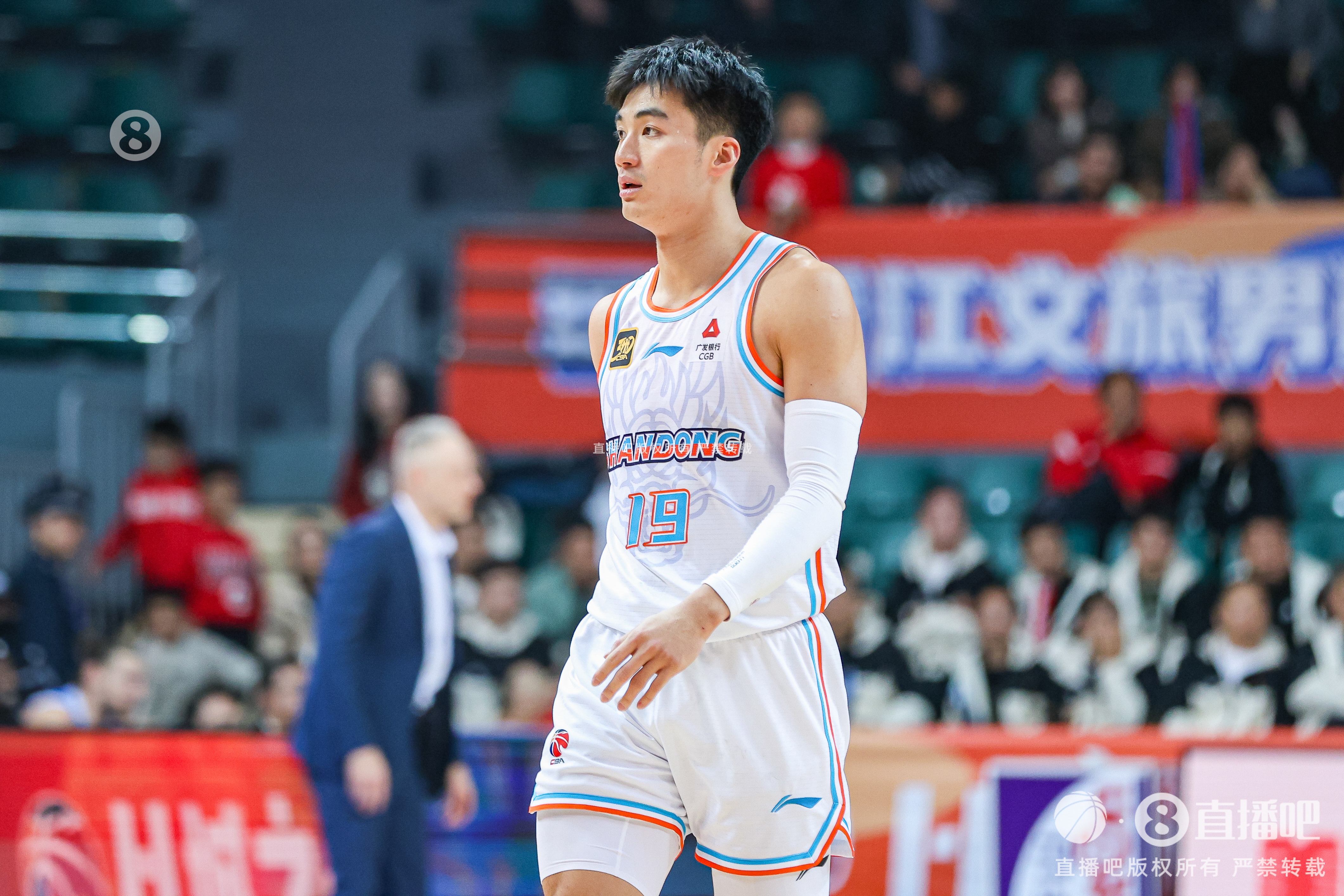  今天效率奇高！于德豪上半場11分鐘7投5中砍下全隊最高的12分